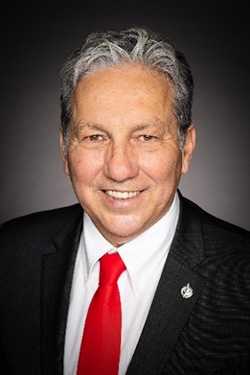 L'honorable Dan Vandal