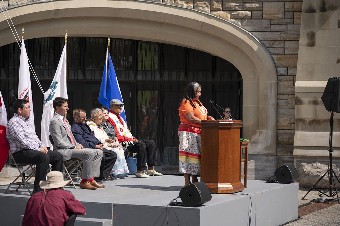 Stephanie Scott, directrice générale du CNVR, a souligné la signification du drapeau et l'importance de cette journée.