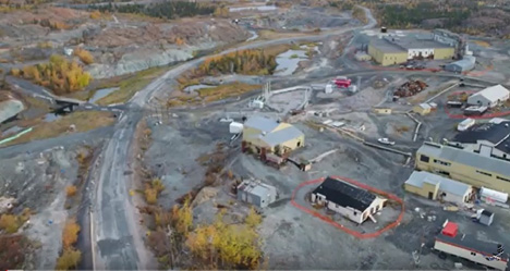 Capture d'écran d'une image saisie par drone du complexe de la mine Giant