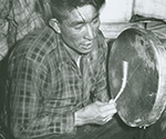 Tozesozi battant le tambour 1947